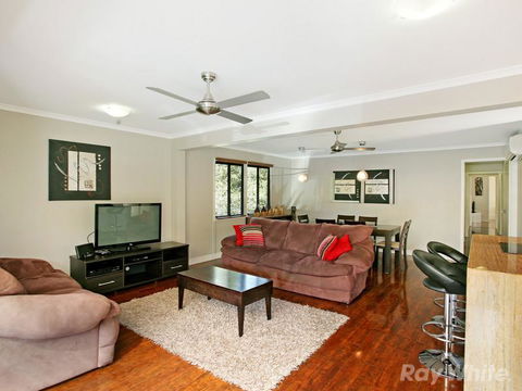 Beach House On Jones Parade, Central Coolum Beach - Darwin Holiday 4