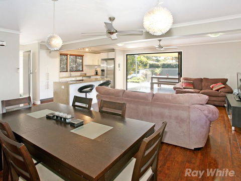 Beach House On Jones Parade, Central Coolum Beach - Darwin Holiday 6