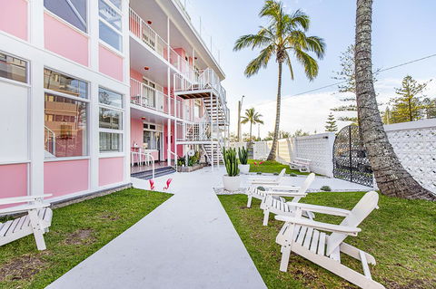 The Pink Hotel Coolangatta - Darwin Holiday 0
