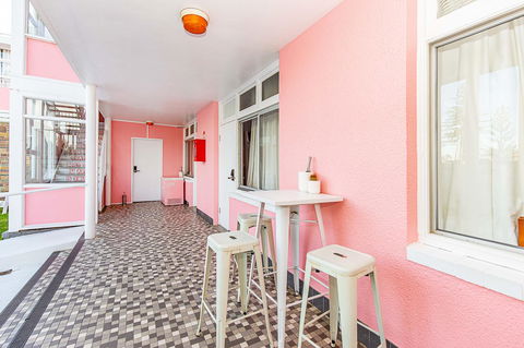 The Pink Hotel Coolangatta - Darwin Holiday 3