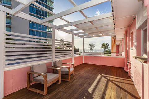 The Pink Hotel Coolangatta - Darwin Holiday 30