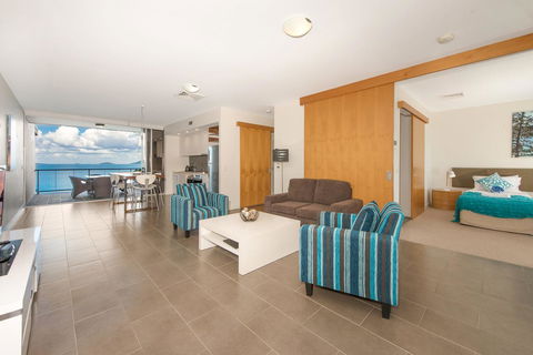 1 Bright Point Apartment 4501 - Darwin Holiday 1