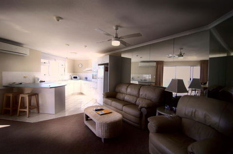 Grosvenor Beachfront Apartments Surfers Paradise - Darwin Holiday 9