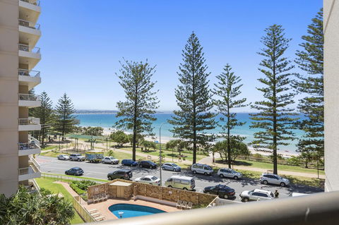 Columbia Beachfront Apartments On Rainbow Bay - Darwin Holiday 18