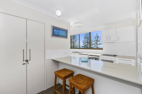 Columbia Beachfront Apartments On Rainbow Bay - Darwin Holiday 22