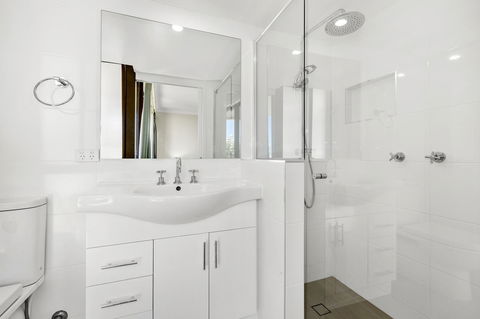 Columbia Beachfront Apartments On Rainbow Bay - Darwin Holiday 19