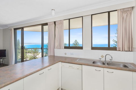 Columbia Beachfront Apartments On Rainbow Bay - Darwin Holiday 38