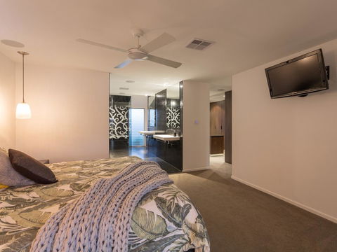 Rumrunner Resort - Darwin Holiday 24