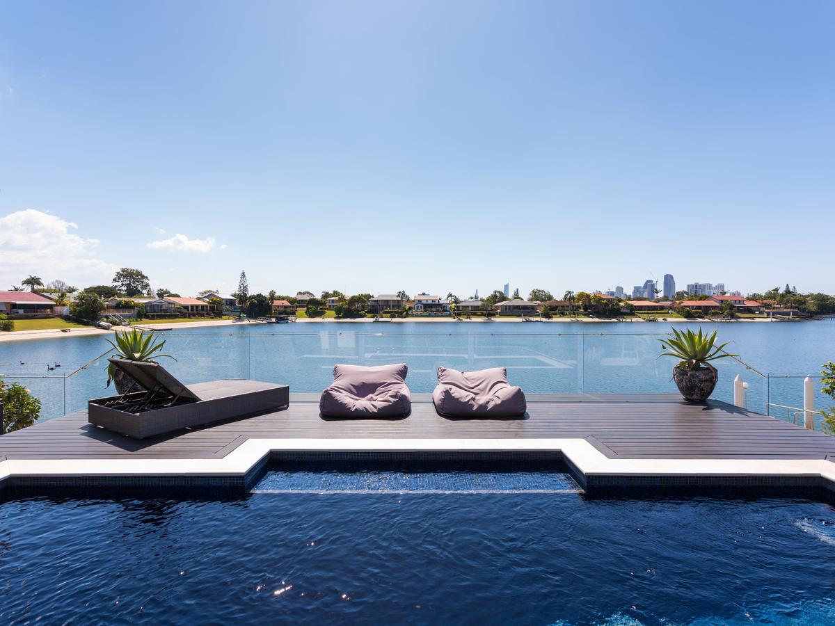 Mermaid Waters QLD Darwin Holiday