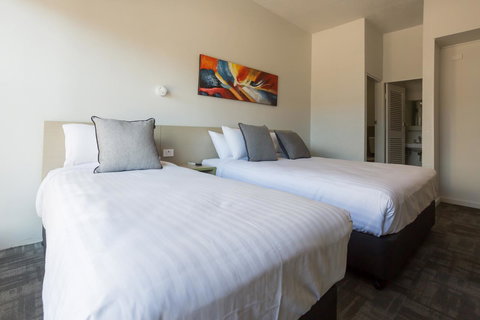 Nightcap At Emerald Star Hotel - Darwin Holiday 1