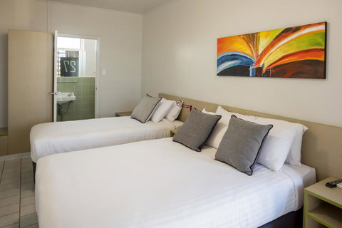 Nightcap At Emerald Star Hotel - Darwin Holiday 41