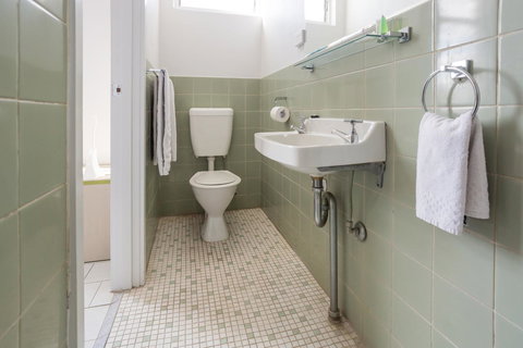 Nightcap At Emerald Star Hotel - Darwin Holiday 15