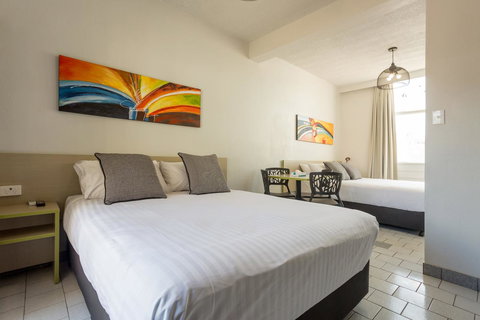 Nightcap At Emerald Star Hotel - Darwin Holiday 0