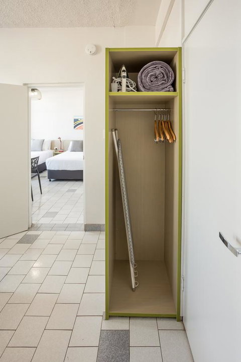 Nightcap At Emerald Star Hotel - Darwin Holiday 22