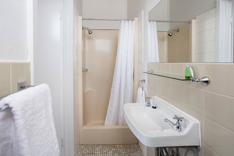 Nightcap At Emerald Star Hotel - Darwin Holiday 27