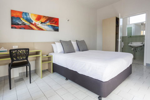 Nightcap At Emerald Star Hotel - Darwin Holiday 31