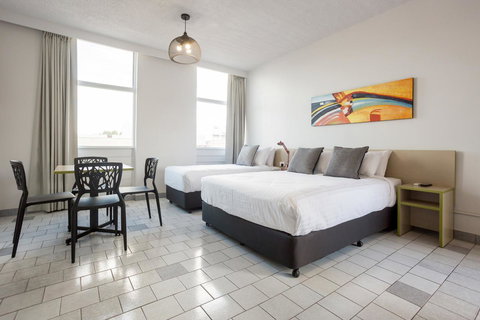 Nightcap At Emerald Star Hotel - Darwin Holiday 3