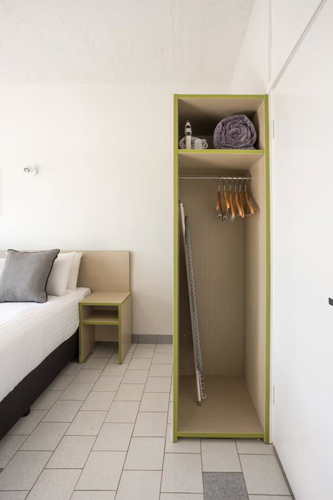 Nightcap At Emerald Star Hotel - Darwin Holiday 33