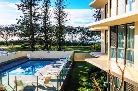 Seacrest Beachfront Apartments Surfers Paradise - Darwin Holiday 40