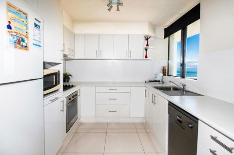 Seacrest Beachfront Apartments Surfers Paradise - Darwin Holiday 23