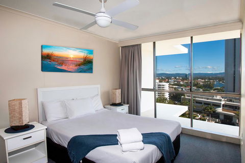 Seacrest Beachfront Apartments Surfers Paradise - Darwin Holiday 17