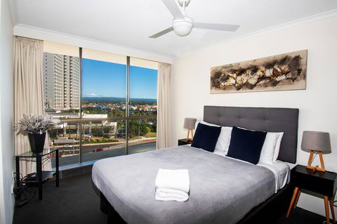 Seacrest Beachfront Apartments Surfers Paradise - Darwin Holiday 1