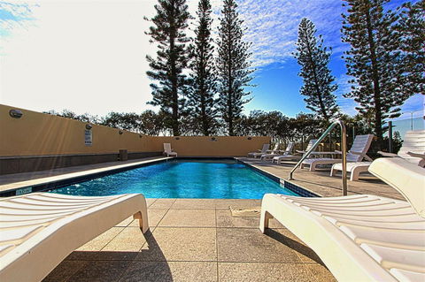 Seacrest Beachfront Apartments Surfers Paradise - Darwin Holiday 5