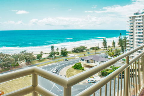 Seacrest Beachfront Apartments Surfers Paradise - Darwin Holiday 11