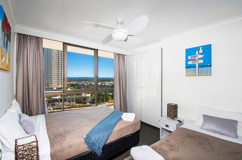 Seacrest Beachfront Apartments Surfers Paradise - Darwin Holiday 3