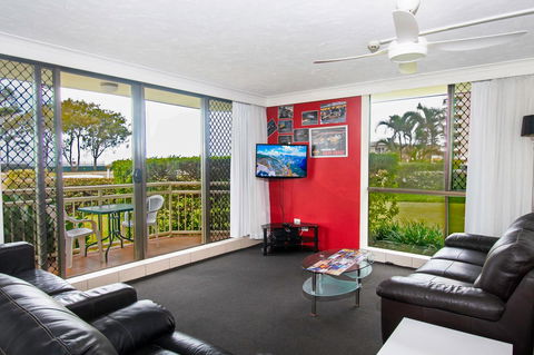 Seacrest Beachfront Apartments Surfers Paradise - Darwin Holiday 9