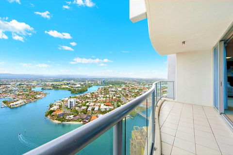 The Towers Of Chevron Renaissance - Holidays Gold Coast - Darwin Holiday 12