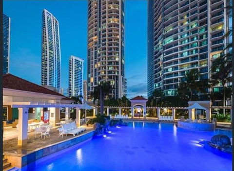 The Towers Of Chevron Renaissance - Holidays Gold Coast - Darwin Holiday 5