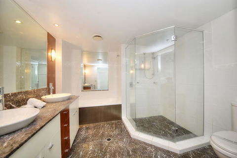 The Towers Of Chevron Renaissance - Holidays Gold Coast - Darwin Holiday 16