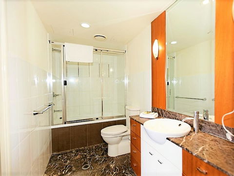 The Towers Of Chevron Renaissance - Holidays Gold Coast - Darwin Holiday 35