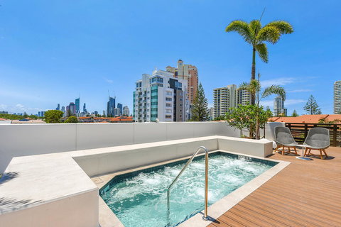 Qube Broadbeach Ocean View Apartments - Darwin Holiday 13