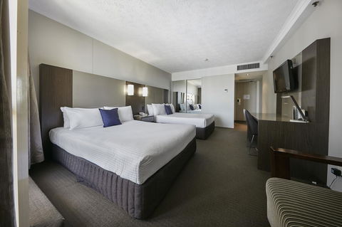 Novotel Surfers Paradise - Darwin Holiday 11