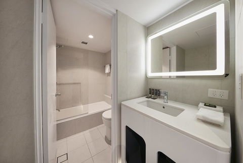 Novotel Surfers Paradise - Darwin Holiday 13
