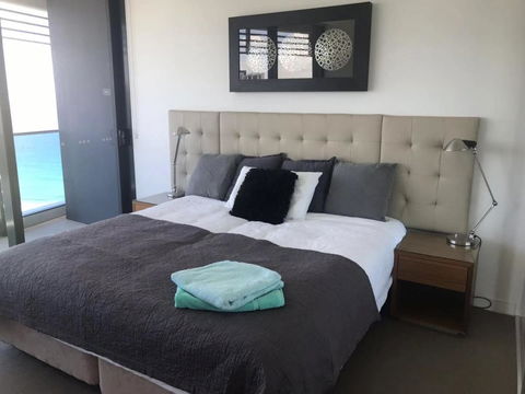 Luxury 3 Bedroom In Heart Of Broadbeach - Darwin Holiday 20