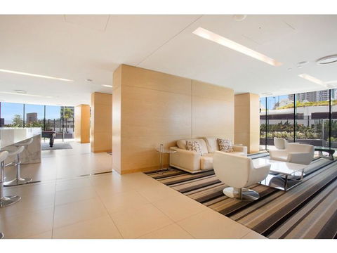 Luxury 3 Bedroom In Heart Of Broadbeach - Darwin Holiday 8