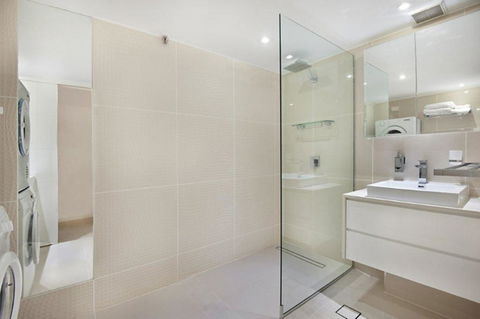 Surfers International Apartments - Darwin Holiday 12