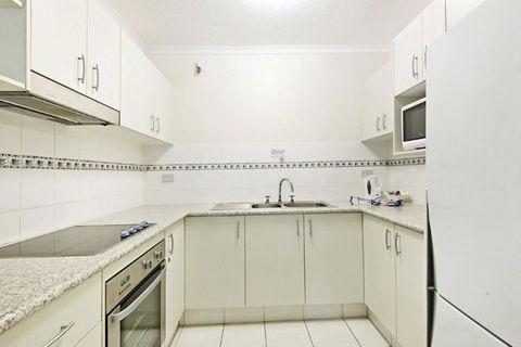 Surfers International Apartments - Darwin Holiday 35