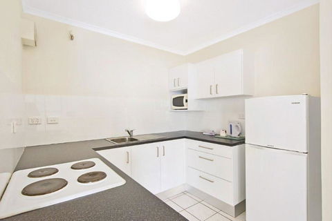 Surfers International Apartments - Darwin Holiday 32