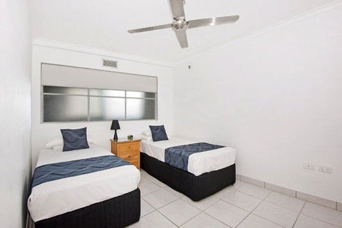 Surfers International Apartments - Darwin Holiday 10