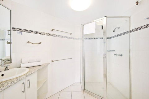 Surfers International Apartments - Darwin Holiday 18