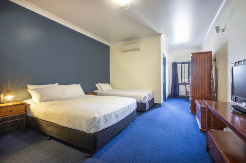 Nightcap At Atherton Hotel - Darwin Holiday 14