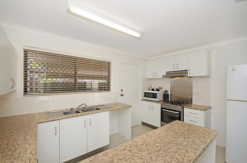 Townsville Holiday Apartments - Darwin Holiday 13