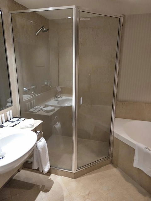Crowne Plaza Surfers Paradise, An IHG Hotel - Darwin Holiday 1