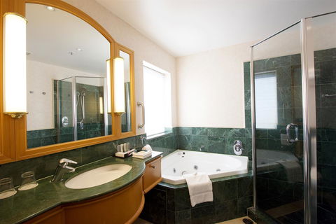 Crowne Plaza Surfers Paradise, An IHG Hotel - Darwin Holiday 42