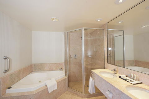 Crowne Plaza Surfers Paradise, An IHG Hotel - Darwin Holiday 35