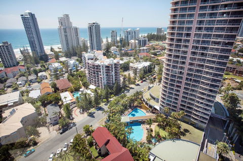 Crowne Plaza Surfers Paradise, An IHG Hotel - Darwin Holiday 24